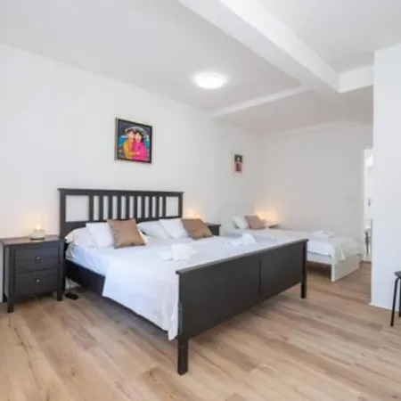 St Stephen Apartment *